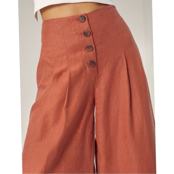 Aritzia Wander Wide Leg Linen Blend Cropped Pants - Picture 5 of 10